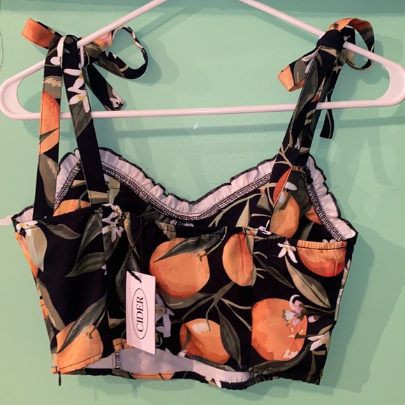 Cider styling cropped tank top. Side zipper, tie straps. Size Small - Picture 5 of 8